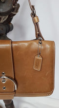 Load image into Gallery viewer, Coach Soho Buckle Envelope Handbag in Camel